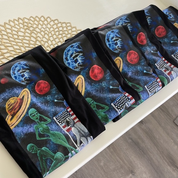 Limited edition art print on a t-shirt sexy aliens in space - Picture 8 of 9